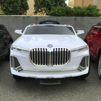 BMW X7 style белый