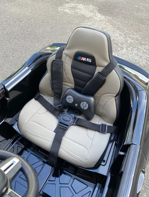 Дитячий електромобіль BMW M5 чорний лак