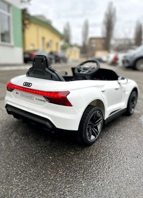 Дитячий електромобіль Audi RS e-tron GT білий