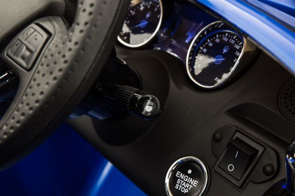 Maserati Levante Luxury c МР4 видео-планшетом синий